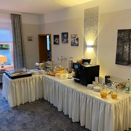 Homestay Gaestehaus Am Kurpark Garni *